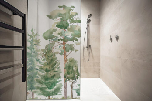 Papel pintado CANADÁ de Be Tip Top, diseño de hojas y ramas en tonos tierra y verde, ideal para salones, recibidores, dormitorios o espacios con estilo natural y acogedor.