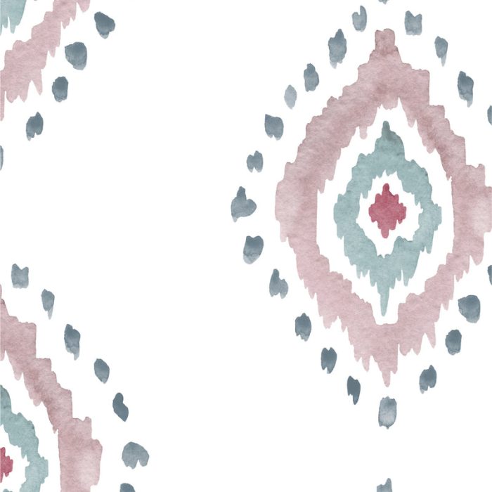 Papel pintado MALLORCA ROSA de Be Tip Top, diseño floral con ramas y flores en tonos rosa y verde sobre fondo claro, ideal para dormitorios o salones de estilo romántico y mediterráneo.