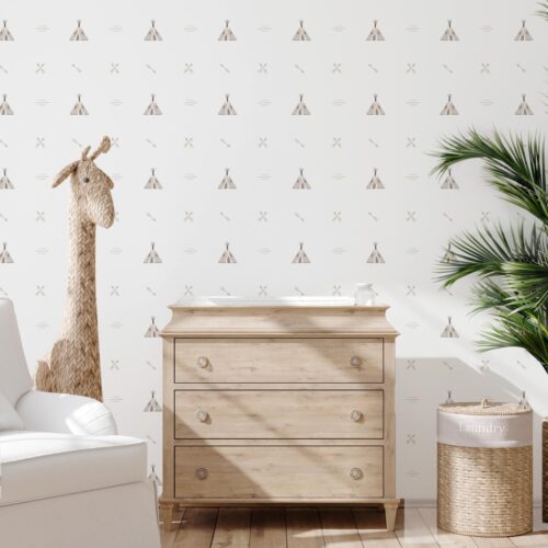 Papel pintado infantil TIPI BLANCO de Be Tip Top, diseño con tipis y montañas en tonos neutros, ideal para habitaciones infantiles de estilo nórdico o Montessori.