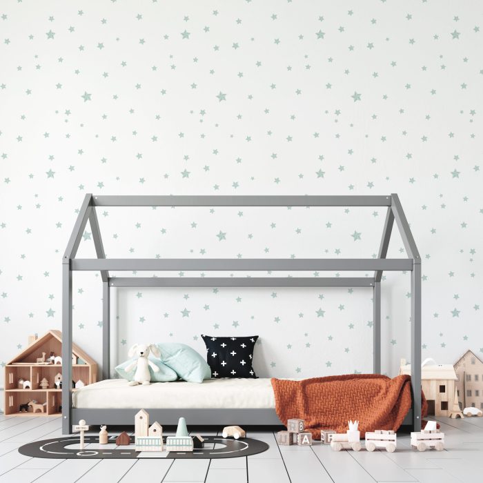 Papel pintado STARDUST AGUA de Be Tip Top, diseño de estrellas en tonos azul agua y dorado, ideal para dormitorios infantiles o espacios relajantes y luminosos.