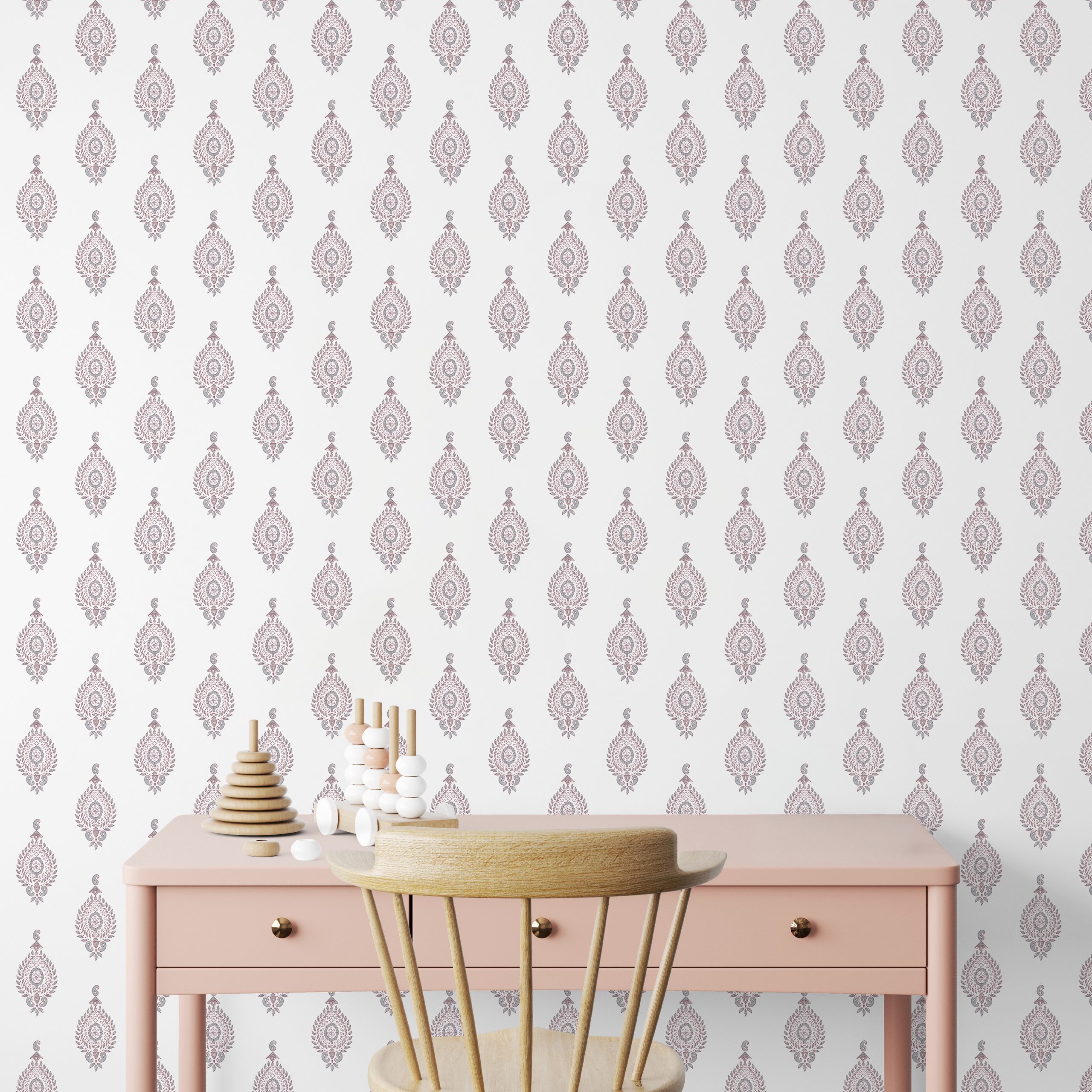 Papel pintado PADMA ROSA de Be Tip Top, diseño floral con hojas y flores en tonos rosa y beige, ideal para dormitorios femeninos o espacios de estilo natural.