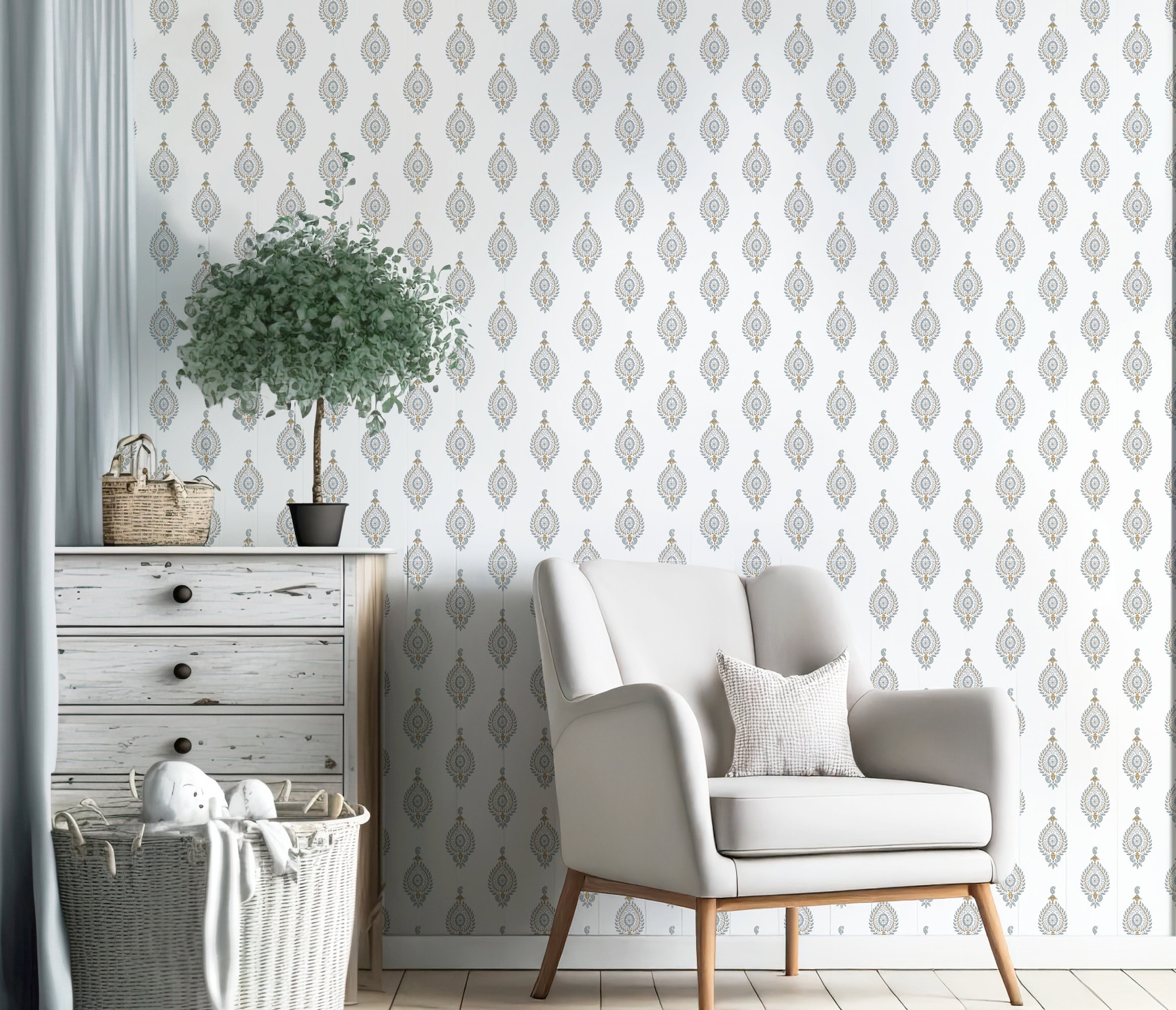 Papel pintado PADMA AGUA de Be Tip Top, diseño floral con hojas y flores en tonos azul agua y beige, ideal para salones o dormitorios de estilo natural y relajante.