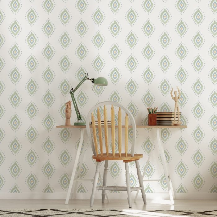 Papel pintado MALLORCA VERDE de Be Tip Top, diseño floral con hojas y ramas en tonos verde salvia y beige, ideal para salones o dormitorios con estilo natural y mediterráneo.