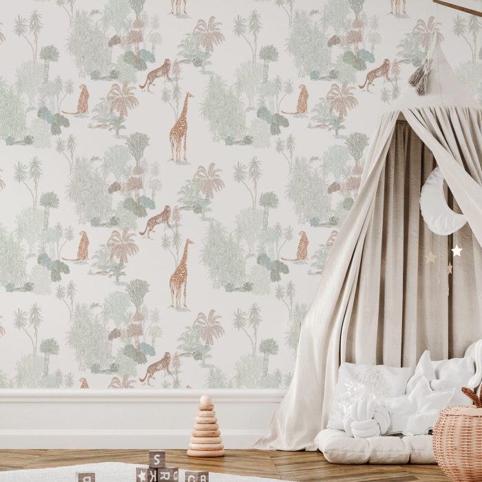 Papel pintado JUNGLE MULTI de Be Tip Top, diseño tropical con hojas exóticas en tonos verdes, naranjas y beige, ideal para salones, espacios infantiles o espacios con estilo natural.